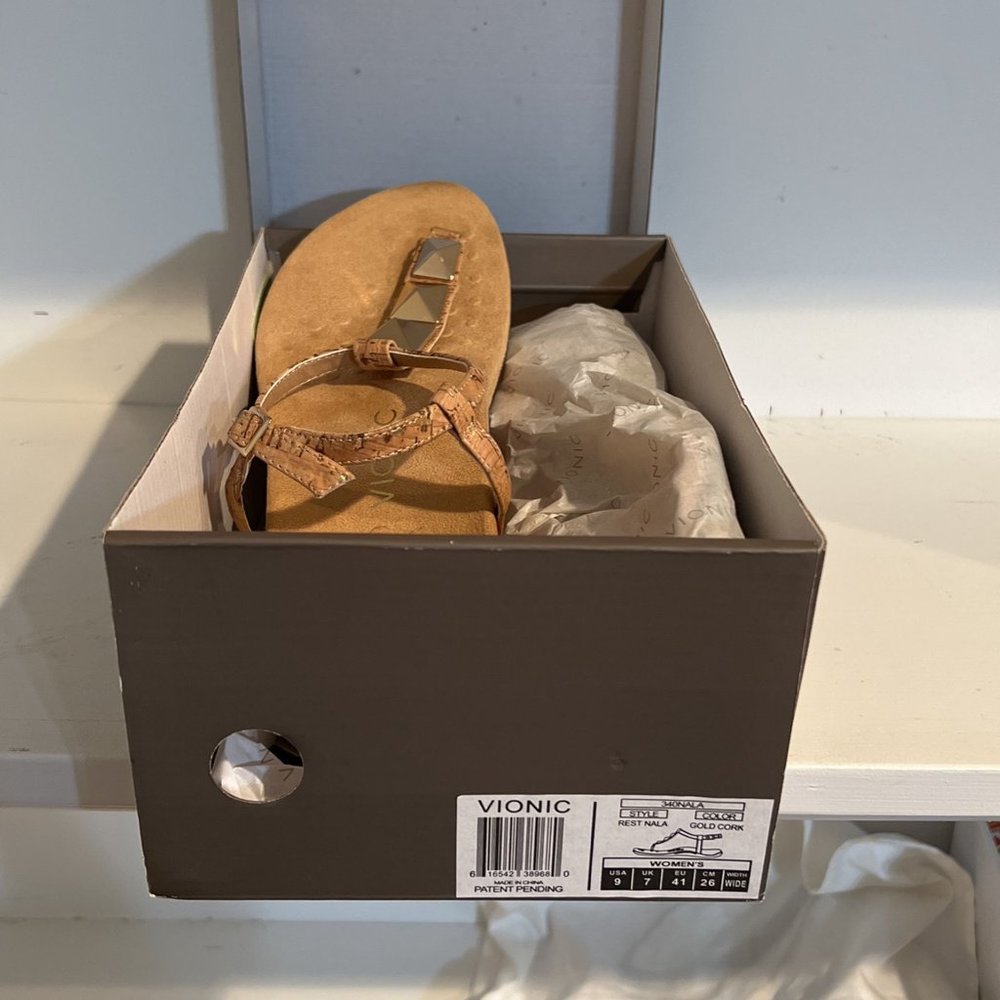 New Vionic “Rest Nala” Arch Support Thong Sandal Gold Studded - Picture 8 of 8